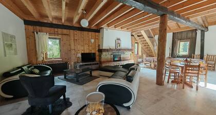 Großes renoviertes Familienhaus, am Fuße der Wanderwege und Pfade, landen