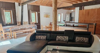 Großes renoviertes Familienhaus, am Fuße der Wanderwege und Pfade, landen