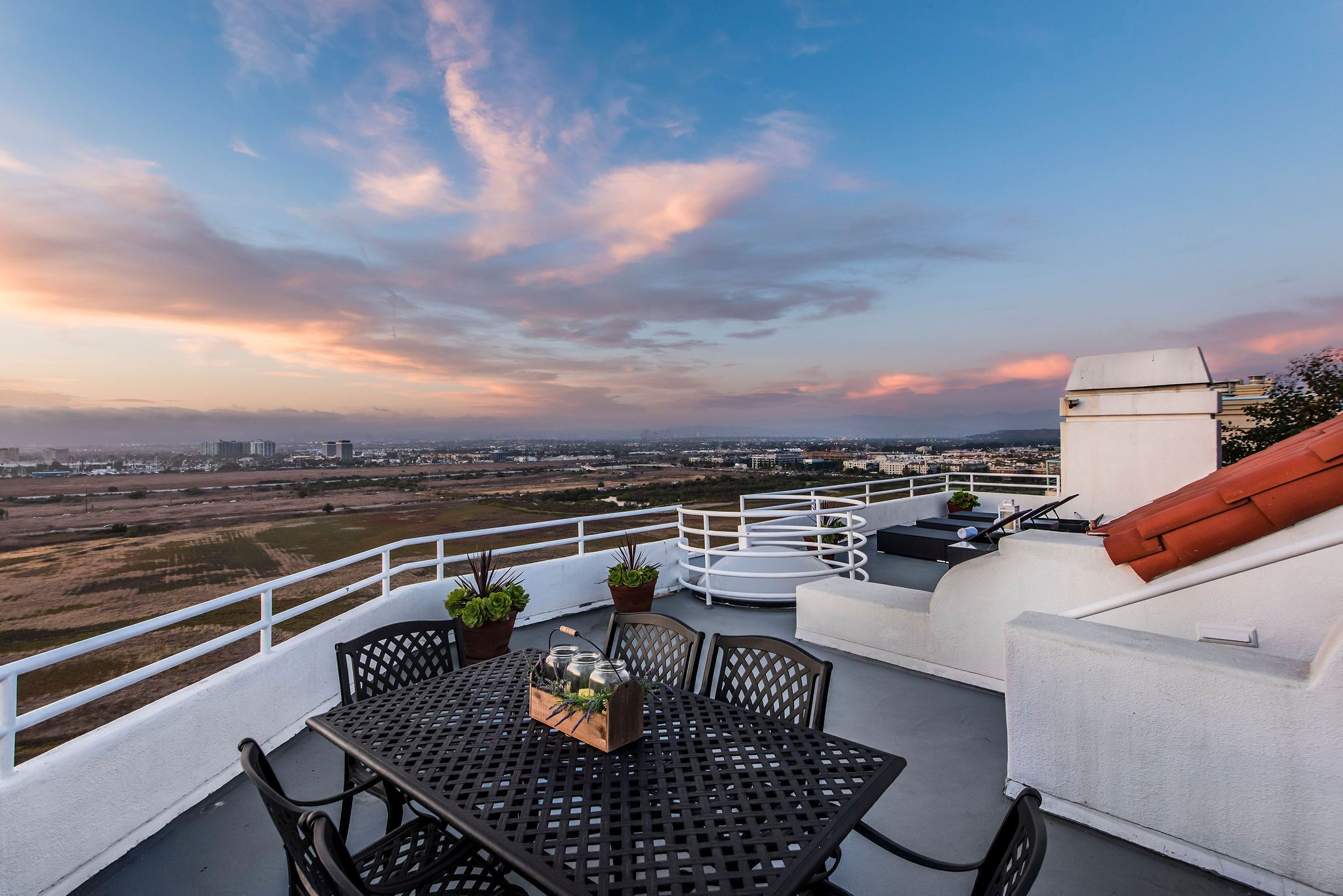 Chateau Pacific | Playa Del Rey Mansion | Jacuzzi | Game Room | BBQ | Ocean View