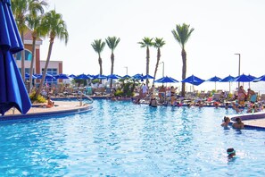 Piscina coperta, una piscina riscaldata