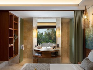 Minibar, in-room safe, desk, free cots/infant beds - Adiwana Monkey Forest (Ubud)