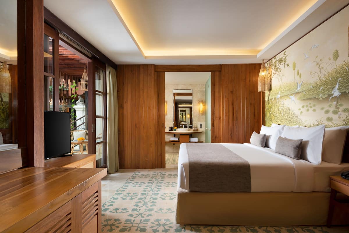 Suite | Minibar, in-room safe, desk, free cribs/infant beds