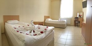 Economy Triple Room | Premium bedding, desk, soundproofing, free WiFi - Ustundag Otel (Keçiborlu)