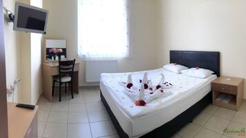 Premium bedding, desk, soundproofing, free WiFi