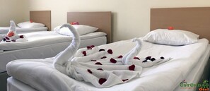 Premium bedding, desk, soundproofing, free WiFi - Ustundag Otel (Keçiborlu)