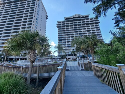 AVAILABLE TODAY MAY 22-JUN 4,6-27 LOVELY 2.5BDR 2BTH DISNEY LAKEVIEW HOTTUB POOL