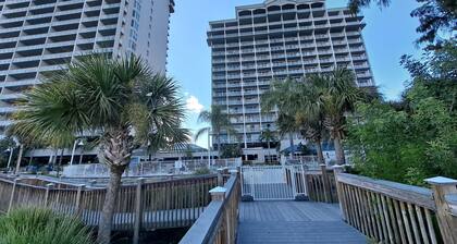 AVAILABLE TODAY MAY 22-JUN 4,6-27 LOVELY 2.5BDR 2BTH DISNEY LAKEVIEW HOTTUB POOL