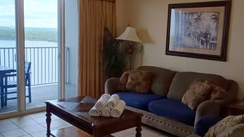 Smart TV, videojuegos, reproductor de DVD y tenis de mesa