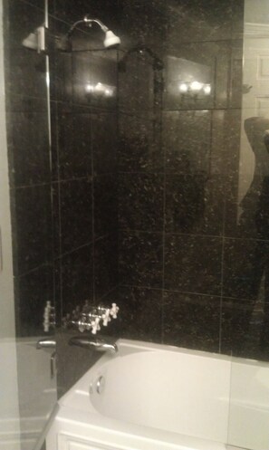 Combinazione doccia/vasca, set di cortesia gratuito, asciugacapelli