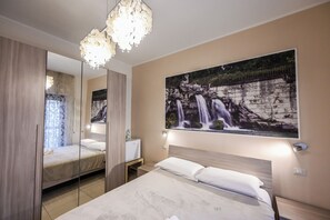 Deluxe Quadruple Room | Desk, blackout drapes, free WiFi, bed sheets - Le Fontane del Re (Caserta)
