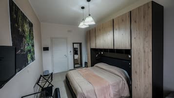 Comfort Double Room | Desk, blackout drapes, free WiFi, bed sheets