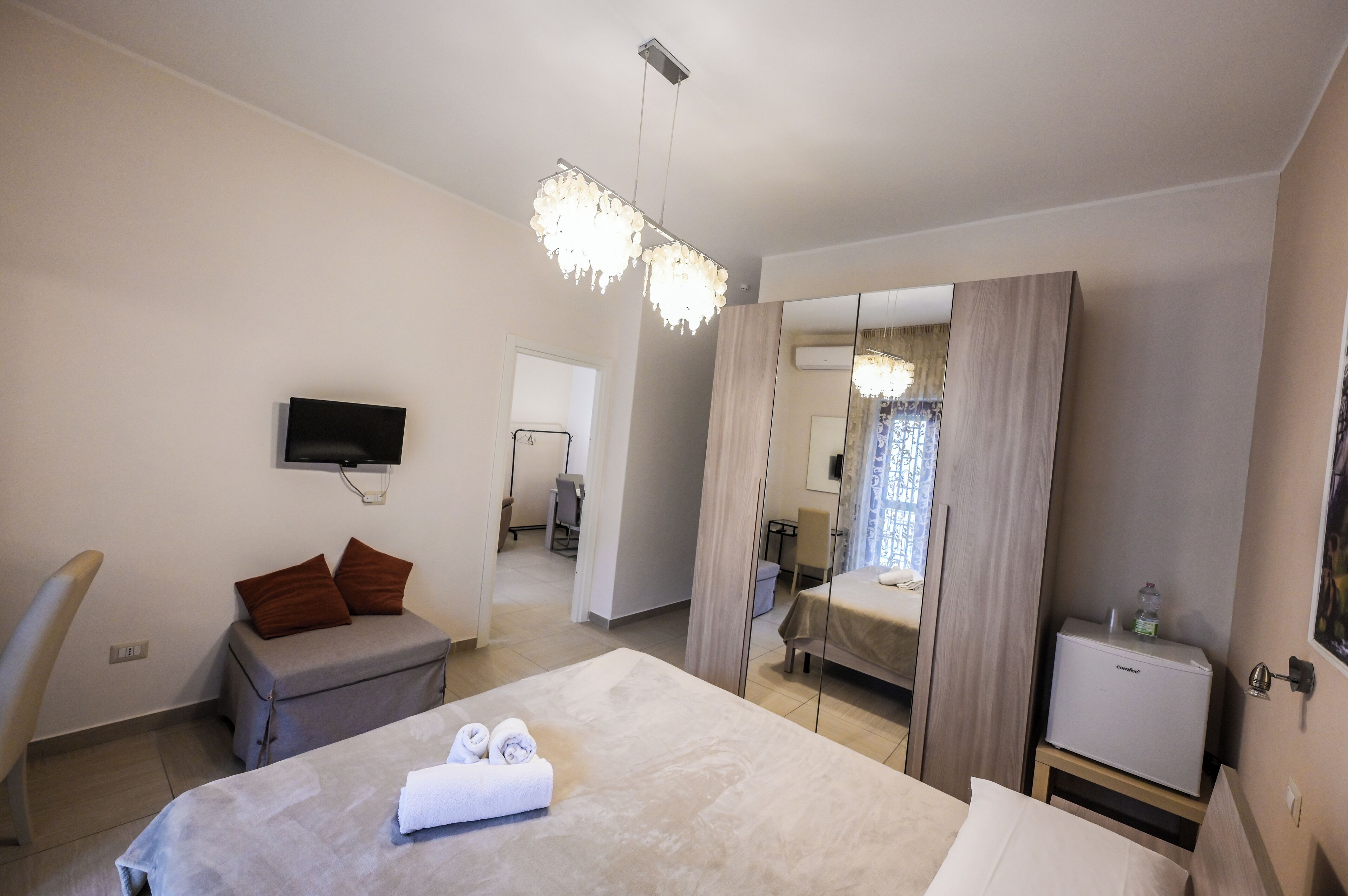 Chambre quadruple Deluxe | Bureau, rideaux d’obscurcissement, accès au Wi-Fi (inclus)