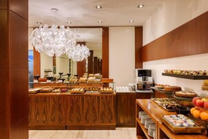 包含每日自助早餐