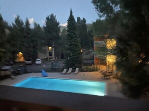 Alberca al aire libre y alberca climatizada