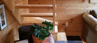 Cozy, Charming Vermont Chalet close to 5 major ski areas sleeps 4