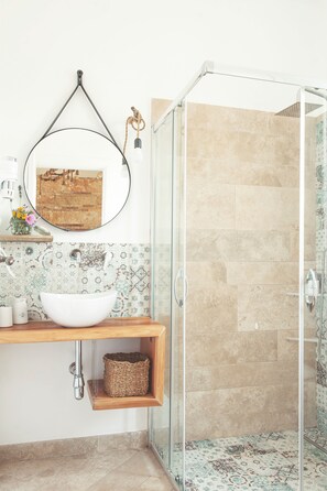 Departamento, en el área del jardín (Ulivo) | Baño | Regadera, regadera tipo lluvia, amenidades de baño gratuitas 