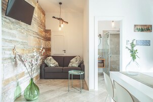 Appartamento, lato giardino (Melograno) | Area soggiorno | Smart TV 32 pollici con canali via cavo, TV