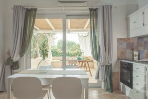 Apartment, Garden Area (Melograno) | Dining room - Dimora il Mandorlo (Ostuni)