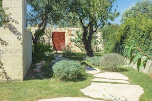 Apartment, zum Garten hin (Melograno) | Blick auf den Garten