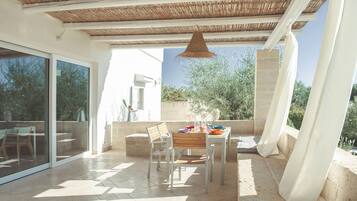 Comfort Apartment, Garden Area (Prugno), Private Jacuzzi | Terrazza/patio