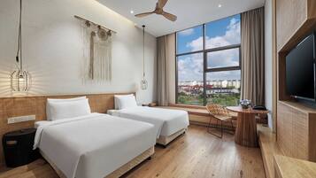 Business-Zweibettzimmer | Hochwertige Bettwaren, Betten mit Memory-Foam-Matratzen, Zimmersafe