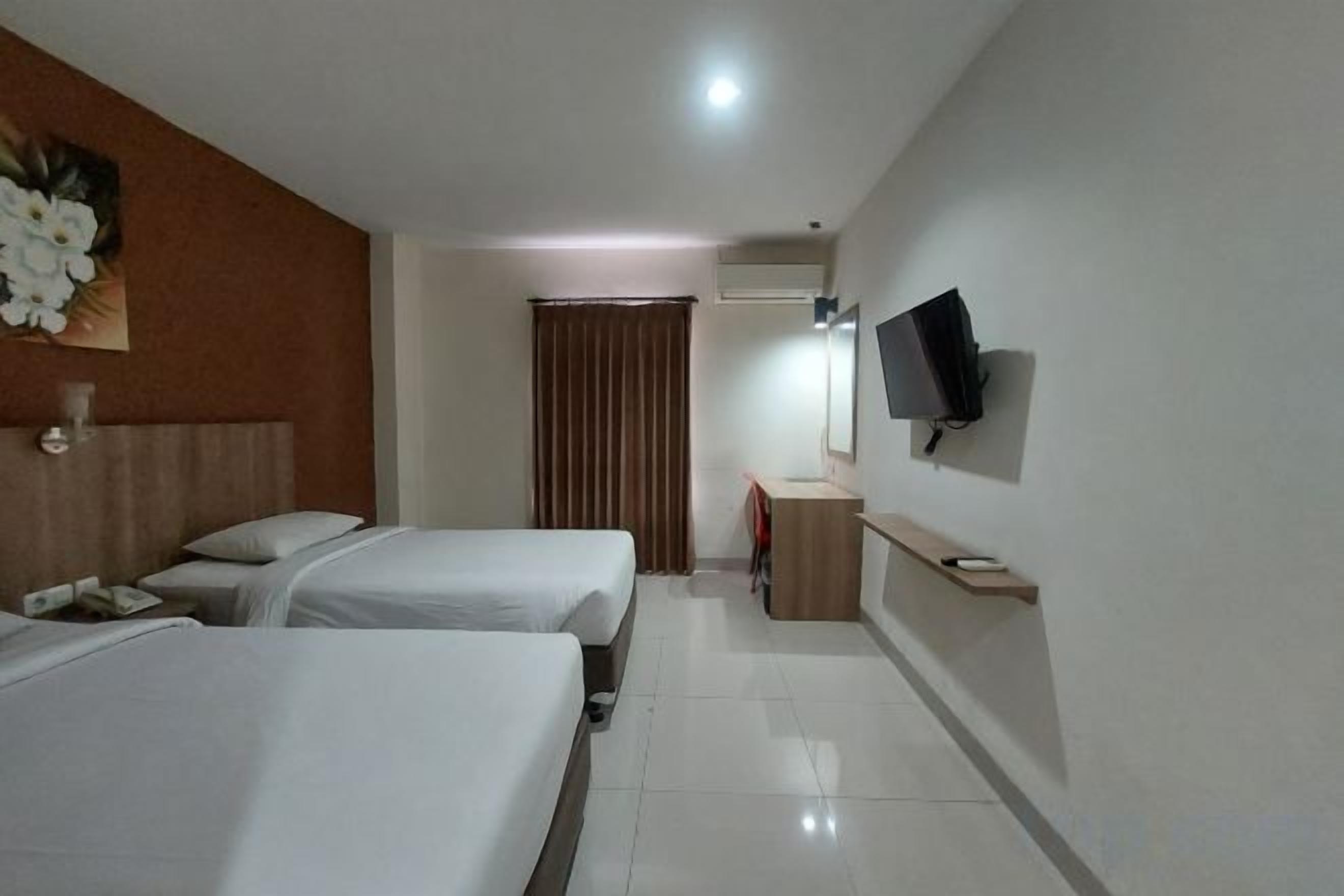 Desk, blackout drapes, WiFi (free)