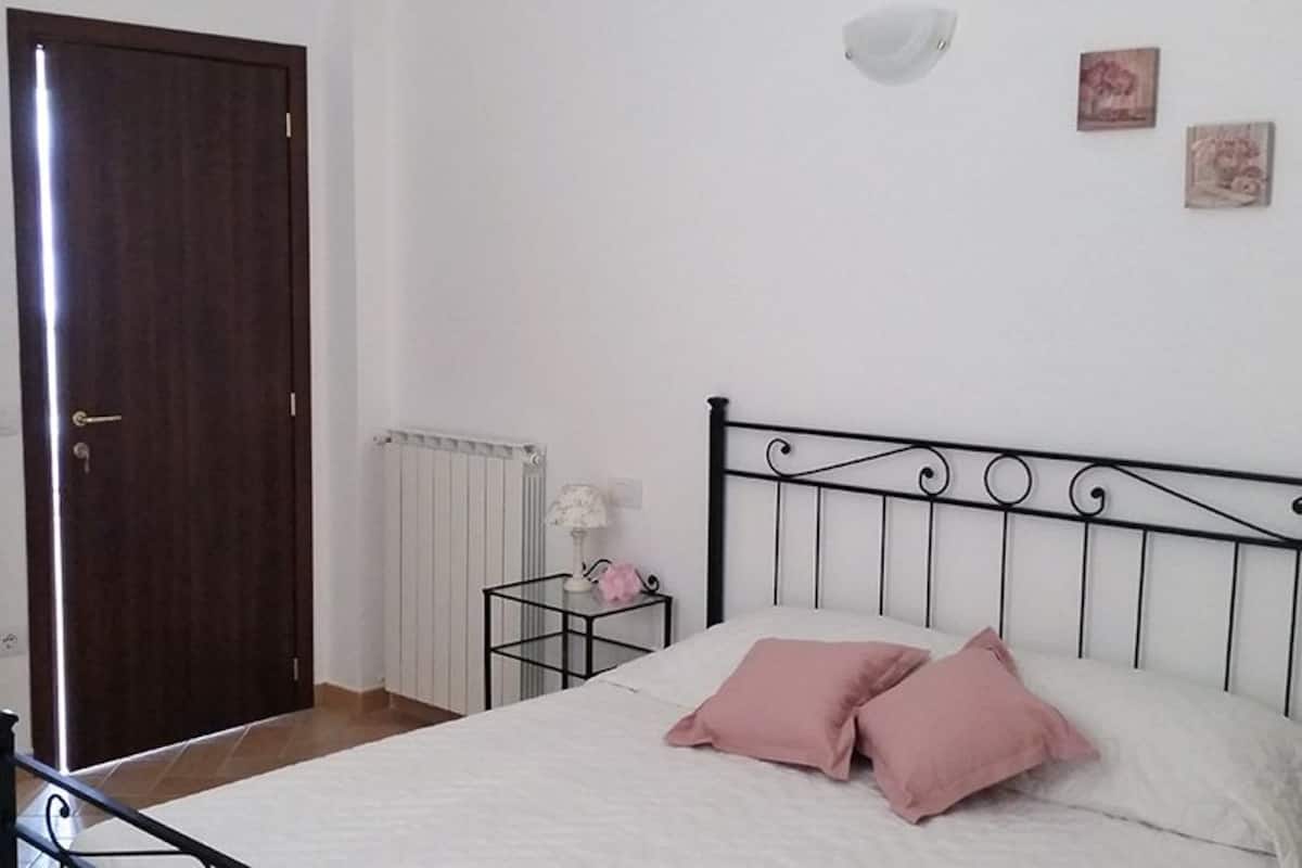 Bureau, chambres insonorisées, lits pliants/supplémentaires