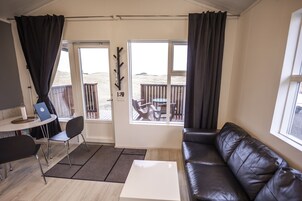 Cabin, 1 Bedroom | Living room