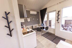 Cabin, 1 Bedroom | Private kitchen | Fridge, microwave, stovetop, electric kettle