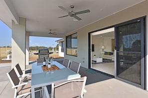 Deluxe House, 4 Bedrooms, Pool Access, Vineyard View | Terrace/patio