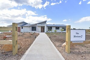 Front of property - TheHorizon7 (Pokolbin)