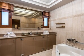 Apartment, 4 Bedrooms | Bathroom | Separate tub and shower, free toiletries, hair dryer, towels - Callista Luxury Residences (Ierapetra)