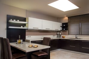 Apartment, 4 Schlafzimmer | Eigene Küche | Großer Kühlschrank, Mikrowelle, Ofen, Herdplatte