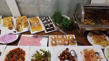 Free daily buffet breakfast