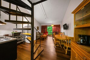 Superior Apartment, Ensuite (Matterhorn) | Living area | 32-inch TV with cable channels, foosball, table tennis - Evergreen Valley Inn by Coolvacay (Stoneham)