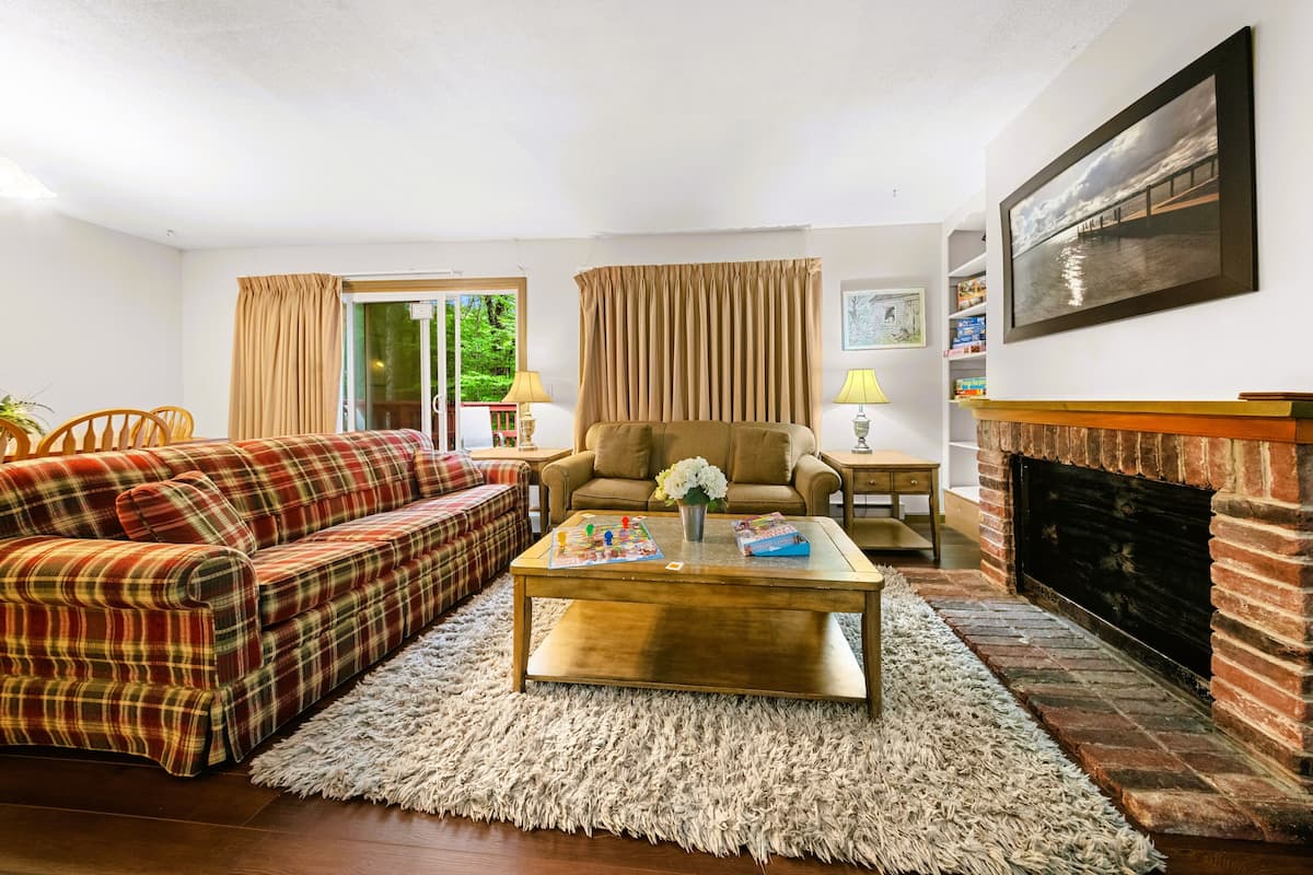 Luxury Apartment, Ensuite (Condo 3 bedroom) | Living area