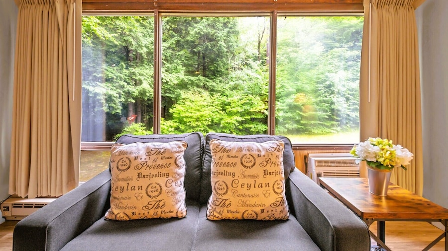 Evergreen Valley Inn