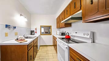 高级公寓式客房, 独立浴室 (Condo 2 Bedroom) | 私人厨房 | 茶具/咖啡用具