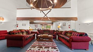 A spacious living room with red sofas, a wooden coffee table, and a patterned rug. - Evergreen Valley Inn by Coolvacay (Stoneham)