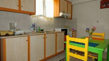 Classic Studio | 1 bedroom, desk, free WiFi, bed sheets