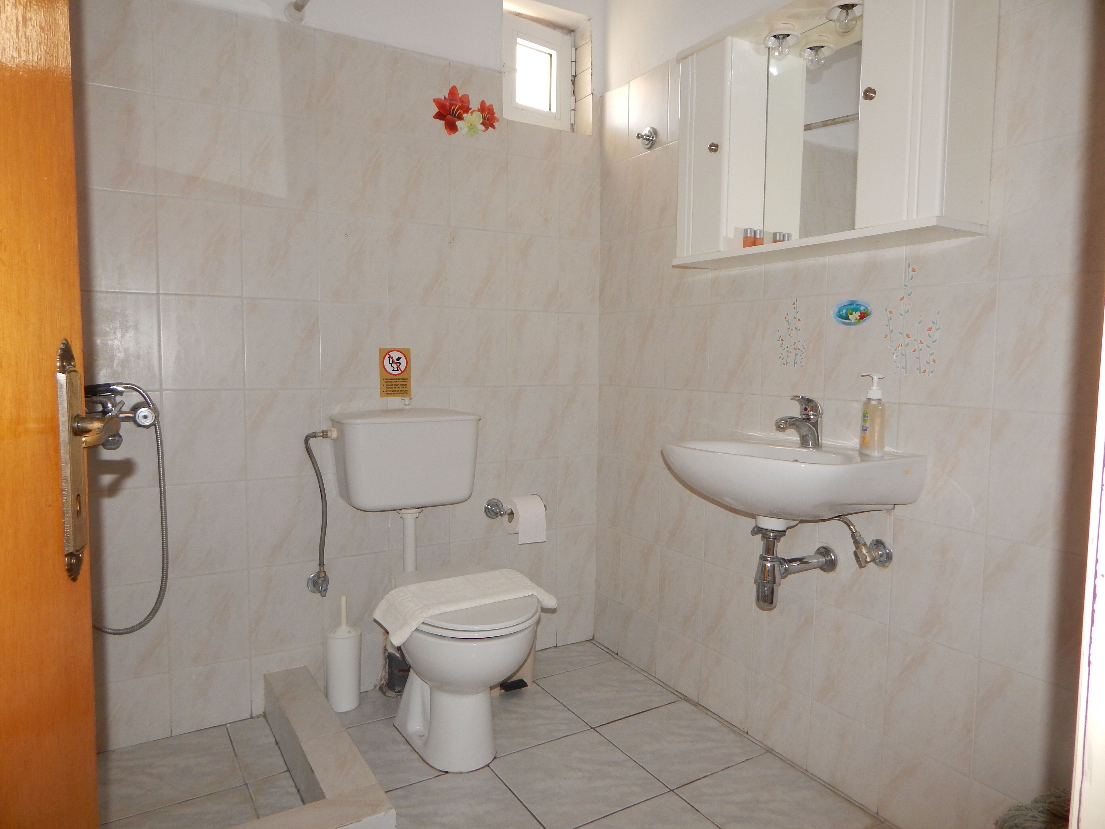 Standard Studio | Bathroom