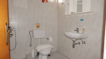 Standard Studio | Bathroom