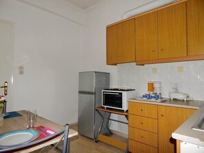 Apartment, 2 Bedrooms, Balcony, Mountain View | Private kitchen | Full-size fridge, oven, stovetop, coffee/tea maker