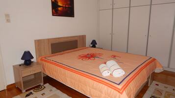 Căn hộ, 2 phòng ngủ, ban công, quang cảnh núi | Bàn, truy cập Internet không dây miễn phí, bộ trải giường