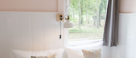 Bungalow, 1 Bedroom | 1 bedroom, iron/ironing board, free cribs/infant beds, free WiFi