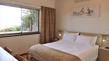 Comfort-Apartment, 1 Queen-Bett, Meerblick | Hochwertige Bettwaren, Zimmersafe, Bügeleisen/Bügelbrett