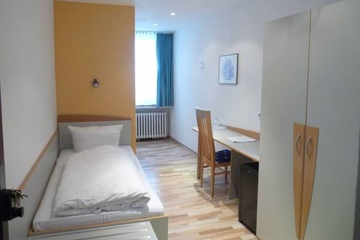 Single Room | Minibar, desk, iron/ironing board, free cribs/infant beds