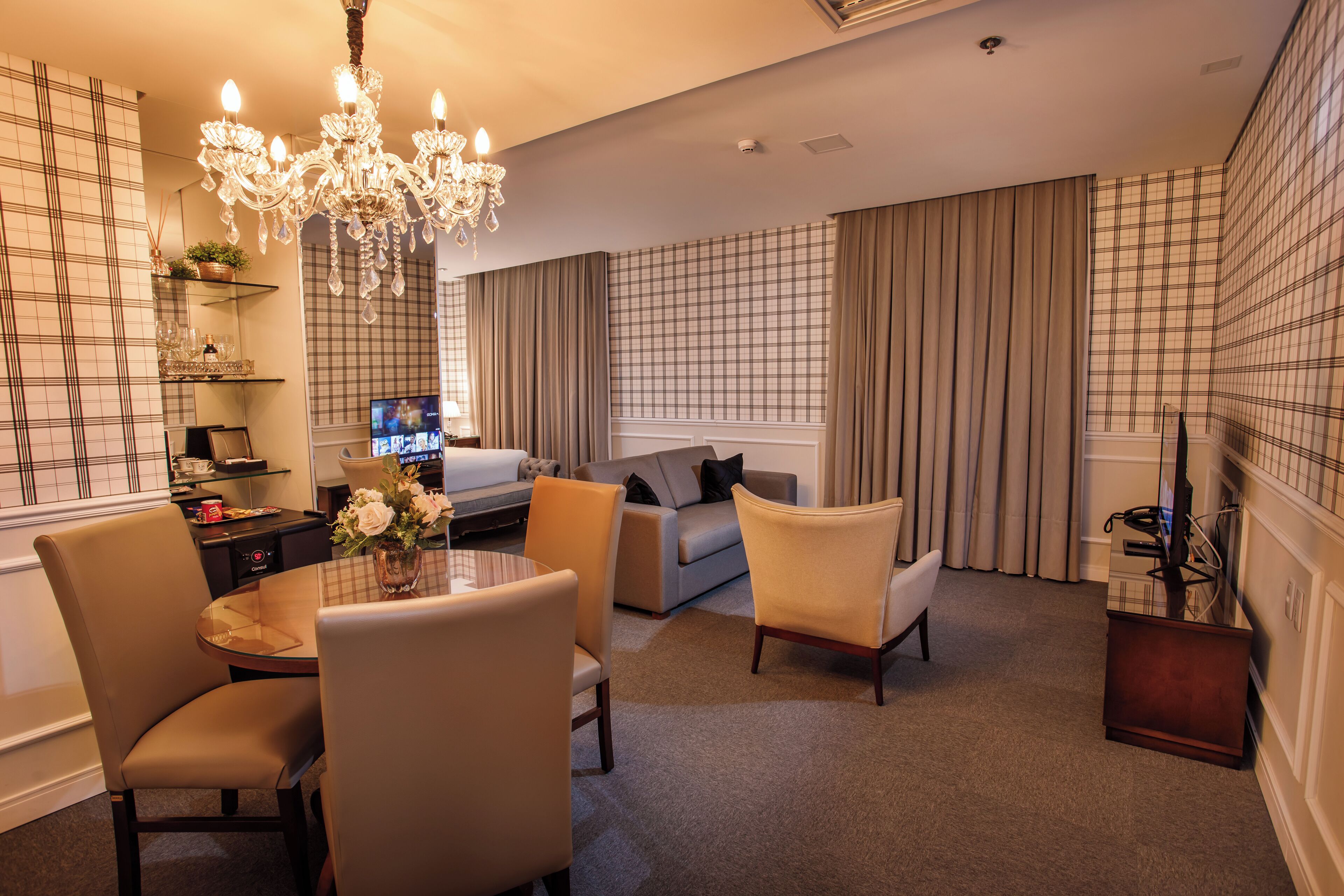 suite (charming) | 2 bedrooms, minibar, in-room safe, desk