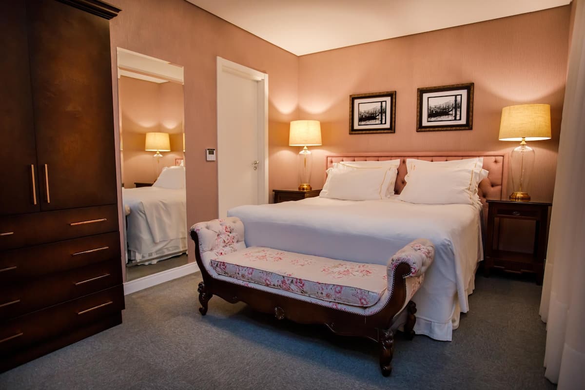 Minibar, in-room safe, desk, laptop workspace