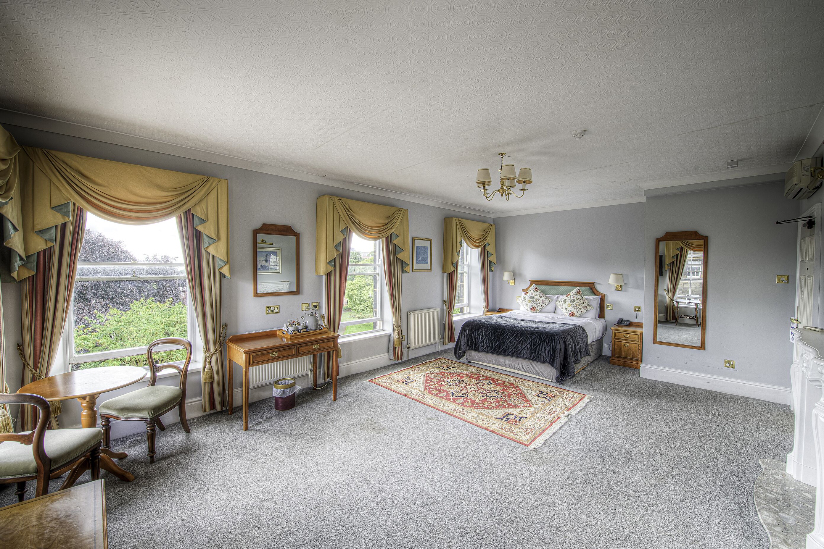 junior suite | desk, soundproofing, free wifi, bed sheets